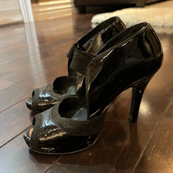 BCBG black heels - Picture 8 of 15